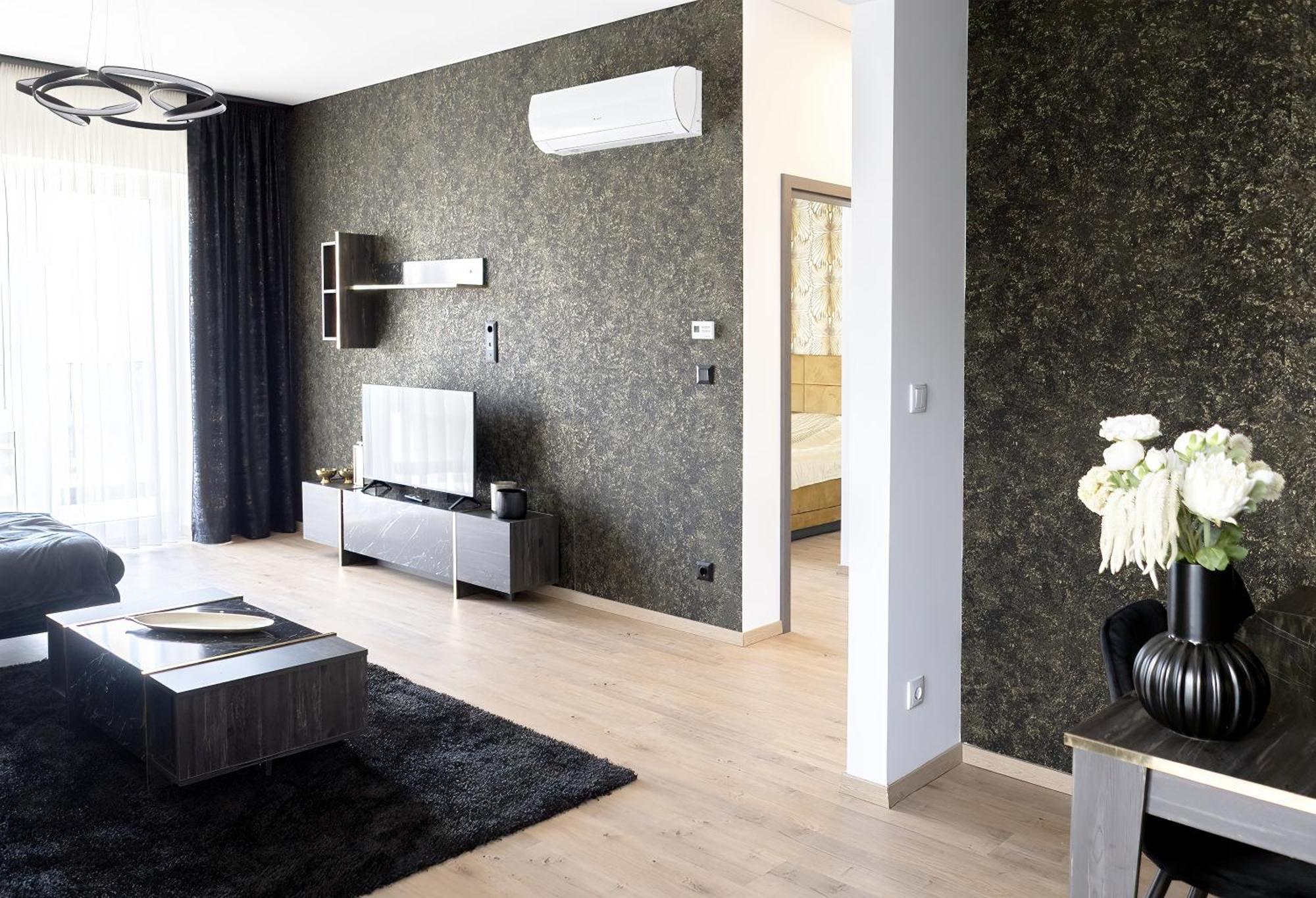 Gold & Black * Debrecen